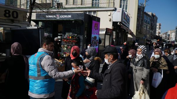 As the FSM Foundation, one of the Ottoman Sultans, Sultan II. Donut distribution in Esenler Dortyol Square for the soul of Abdulhamid Han