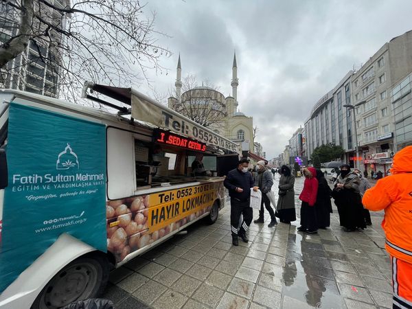 On the occasion of Regaip Kandili, we distributed donuts, books and water in Esenler Dörtyol Square with the help of benefactors.