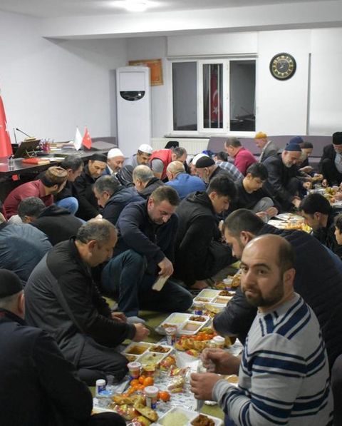 May Allah be pleased with all the benefactors who contributed to the fast-breaking meal at our Bursa/Gürsu representative office.