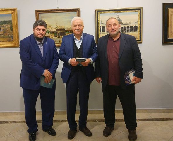 Our foundation president Coşkun Şahin, Prof. Dr. He gave a book to Nihathatipoglu.